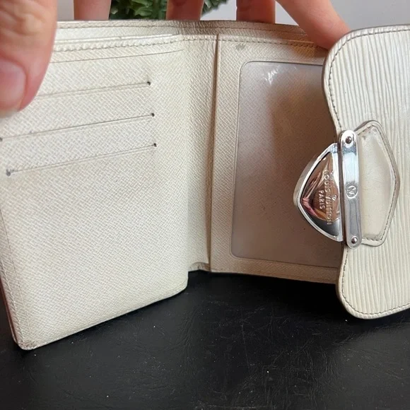 Louis Vuitton Epi Joey Wallet - Picture 6 of 11